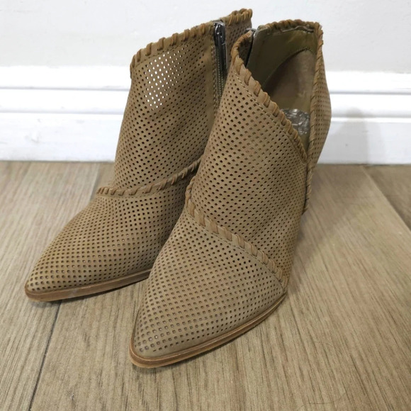 VINCE CAMUTO Lamorna Perforated Leather Pointy Bootie, Stacked Heel, Brown, 8.5 - Picture 4 of 11